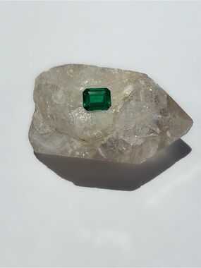 3 Ct Lab Green Emerald,  Emerald Cut 10.10x8.07x5.44mm IGI Certified